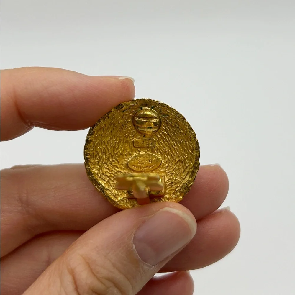 Chanel Vintage CC Button Interwoven Clip-On Earrings - Picture 4 of 4